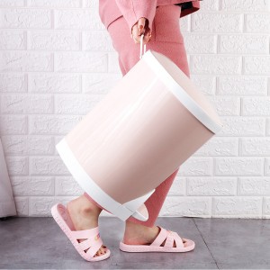 Nordic slow drop plastic sanitary bucket